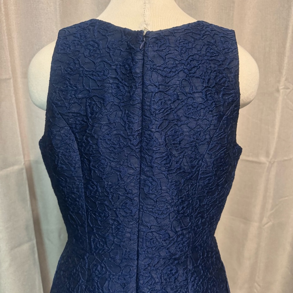 *NEW* HALSTON Heritage Indigo Floral
Jacquard Sleeveless High/Low Cocktail Dress - Picture 10 of 13